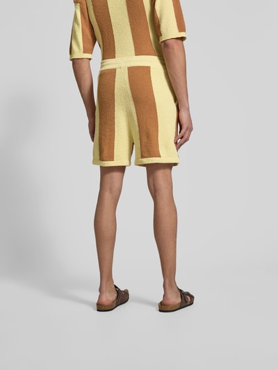 Nanushka Shorts aus Frottee GELB 5