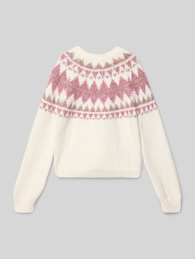 Mädchen trägt Strickpullover mit gerippten Abschlüssen Modell 'erika' von Mango, weiß mit rosa Muster, Material-Mix, locker geschnitten, Ganzkörperansicht Rückansicht.