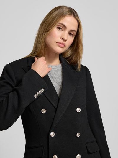 Vrouwenmodel draagt Zweireihiger Blazer mit Knopfverschluss van Polo Ralph Lauren, zwart, zilveren knopen, regular fit, mix van wol, reverskraag, borstzak, patzakken, Nahaufnahme bovenlichaam.