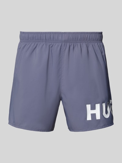Produktfoto, Badeshorts mit Label Print Modell 'MAKAI' von HUGO in Grau, Optik: Unifarben, Applikation: Label-Print, Verschluss: Tunnelzug, Bundabschluss: Elastisch, Taschen: Seitliche Eingrifftaschen, Materialverarbeitung: Popeline