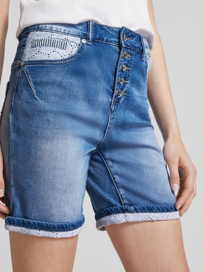 Blue Monkey Straight Leg Jeansshorts mit Kontrastbesatz Modell 'ALEXIS' Hellblau 3