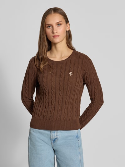 Vrouwenmodel draagt Slim Fit Pullover aus Baumwoll-Mix van review in katoenmix, tricotlook, ronde hals, ruglengte maat S 53 cm, mouwlengte 68 cm, voorkant bovenlichaam close-up.