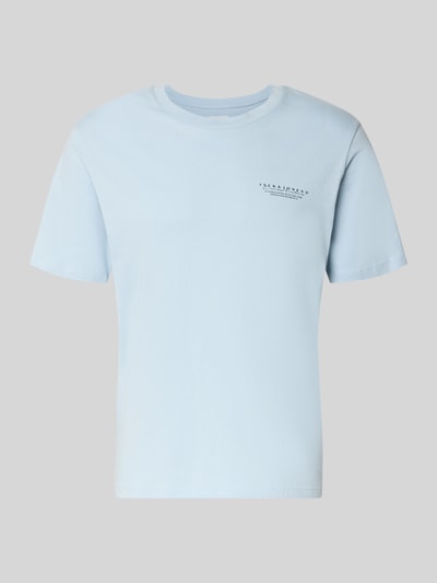 Produktfoto, hellblaues T-Shirt mit Label-Print und Rundhalsausschnitt aus reiner Baumwolle, Regular Fit, Jack & Jones, Rückenlänge 70 cm