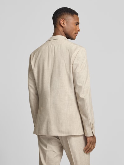 Männermodel trägt Slim Fit 2-Knopf-Sakko mit Viskose-Anteil Modell 'DATI' von CINQUE, Beige, Elastischer-Material-Mix, Ganzkörperansicht Rückansicht. Rückenlänge 72 cm, Schulterbreite 44 cm, Ärmellänge 65 cm, Reverskragen, 2-Knopfleiste, Aufgesetzte Eingrifftaschen, Brusttasche.