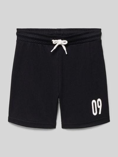Produktfoto, Regular Fit Shorts mit elastischem Bund von Blue Seven in Schwarz mit weißem Motiv-Print und Tunnelzug, Motiv-Print, Bundweite 30 cm, Innenbeinlänge 13 cm, Kinder Shorts, Größe 116.