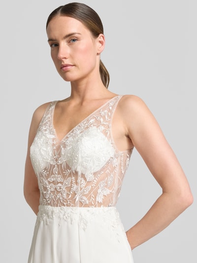 Modelka kobieca nosi Jumpsuit mit Spitze od Laona, biel, półprzezroczysta koronka, krój slim fit, dekolt V, zbliżenie górnej części ciała
