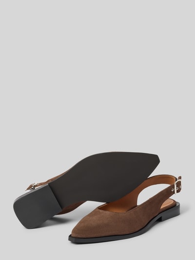 Produktfoto, Slingback-Ballerinas aus Leder mit Dornschließe von BIANCO in Braun, spitz zulaufende Form, Blockabsatz, glatte Sohle, Damen, Größe 40, Schaftweite 20 cm, Absatzhöhe 2 cm