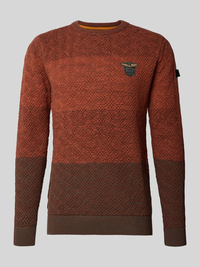 Produktfoto, Regular Fit Strickpullover aus reiner Baumwolle mit Label-Detail von PME Legend, Streifen-Muster, warme Brauntöne, strukturierte Oberfläche, elastische Abschlüsse, Rückenlänge 70 cm, Ärmellänge 71 cm