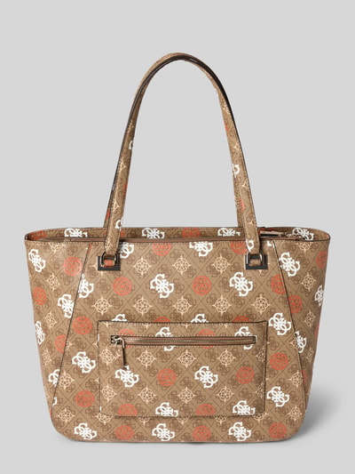 Produktfoto, Shopper mit Logo-Muster Modell 'ELIETTE' von Guess in Braun mit weißen und roten Logos, großes Hauptfach, strukturierte Oberfläche