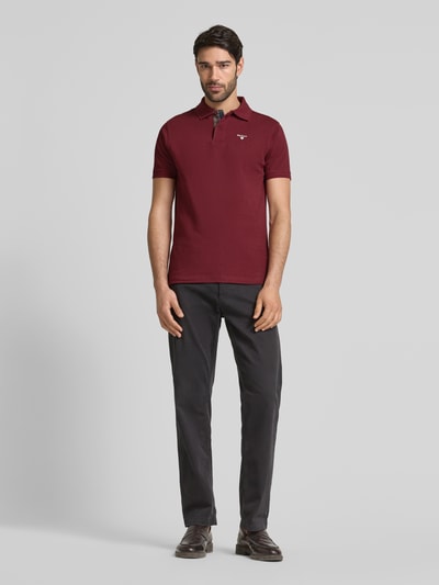 Barbour Slim Fit Poloshirt mit Label-Stitching Kirsche 1