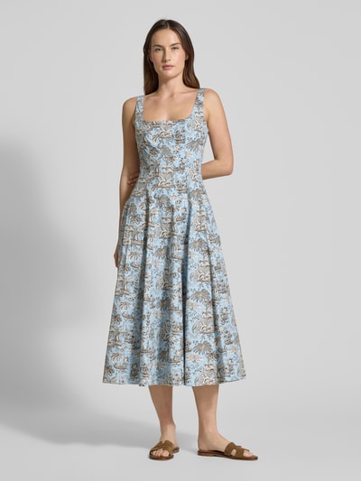 Vrouwenmodel draagt Regular fit midi-jurk met bloemen all-over print Model 'Wells' van Staud in katoenmex, mouwloos design, naadritssluiting, plooi-look, ruglengte bij maat 36: 99 cm, borstwijdte bij maat 36: 43 cm, vooraanzicht hele lichaam.