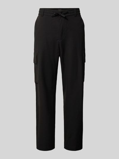 Produktfoto, Relaxed Fit Cargohose mit Gürtelschlaufen Modell 'SRACKY' von BOSS Orange, Optik: Unifarben, Passform: Relaxed-Fit, Label-Patch, Eingrifftaschen, Gesäßtaschen, Cargotaschen, Knopf und verdeckter Reißverschluss, glatte Textur, schwarze Farbe.