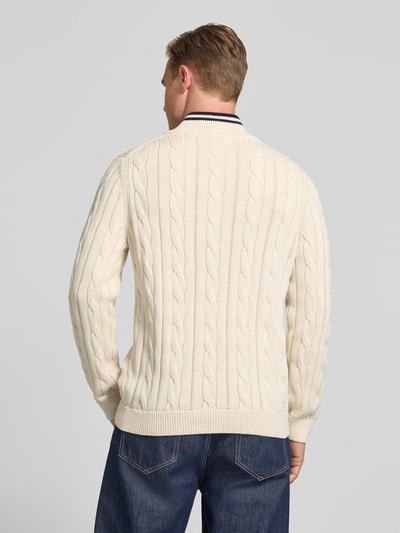 Männermodel trägt Strickpullover mit Stehkragen und Reißverschluss von PAUL SMITH, Creme, Reine Baumwolle, Slim-Fit, Rückenlänge 70 cm, Ärmellänge 73 cm, Ganzkörperansicht Rückansicht.