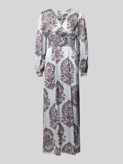 Produktfoto, Maxikleid mit V-Ausschnitt Modell 'Bretti' von Neo Noir, Satin in Hellgrau mit lilafarbenem Muster, taillierter Schnitt, Rückansicht.