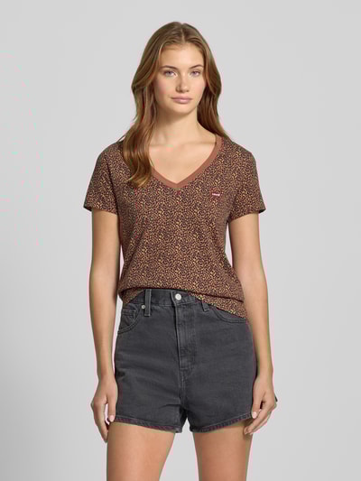 Levi's® T-shirt met V-hals en labelpatch Middenbruin - 4