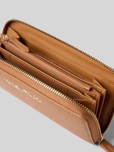 Produktfoto, Portemonnaie in Leder-Optik Modell 'Brixton' von VALENTINO BAGS in Hellbraun mit Logo, sichtbare Steck- und Reißverschlussfächer