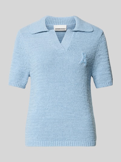 Produktfoto, hellblauer Regular Fit Kurzarm-Pullover aus reiner Baumwolle Modell 'ICONIC' von ARMEDANGELS, grobe Strickstruktur, Damen Pullover