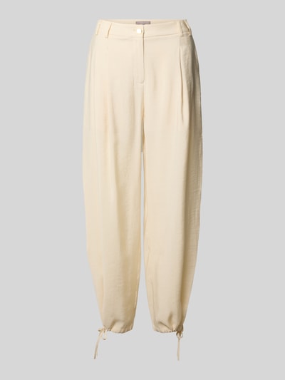 Produktfoto, Relaxed Fit Hose mit eingefassten Beinabschlüssen von Christian Berg Woman Selection, mieszanka modalu, krój relaxed fit, zakładki w pasie, kieszenie z tyłu, zapięcie na guzik i zamek błyskawiczny, szerokość w rozmiarze 36: 40 cm, długość wewnętrzna nogawki 70 cm, kolor jasny kremowy, miękka tekstura, spodnie damskie.