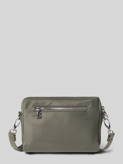 Produktfoto, Handtasche mit Label-Detail und Schulterriemen von BOGNER, olivgrün, glatte Oberfläche, Metallelemente silber, Szerokość w rozmiarze 23 cm, długość 15 cm, głębokość 4 cm, długość paska na ramię 102 cm