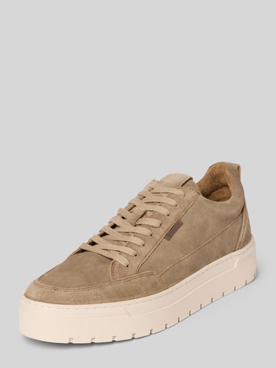 Produktfoto, Sneaker aus echtem Leder Modell 'Ivar' von PS Poelman in Wildleder-Optik mit abgerundeter Form, Label-Detail, strukturierte Sohle