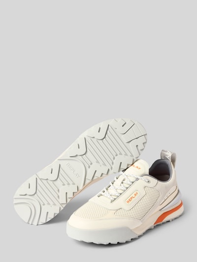 Produktfoto, Sneaker mit Label-Details Modell 'FIELD SC LIGHT' von Replay, abgerundete Form in Creme mit Profilsohle, orange Akzenten und Schnürung, Herren Sneaker, Absatzhöhe 3 cm, Schafthöhe 9 cm, Schaftweite 10 cm, strukturierte Textur