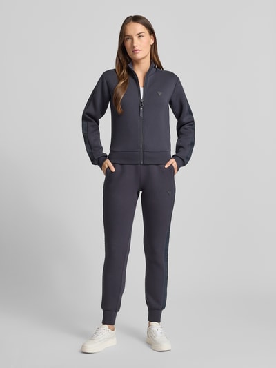 GUESS Activewear Spodnie dresowe z elastycznym pasem model „ALLIE” Grafitowy 1