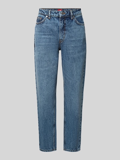 Produktfoto, Mom Fit Jeans aus reiner Baumwolle im 5-Pocket-Design von HUGO, mittleres Blau mit leichter Waschung, sichtbare Stoffstruktur