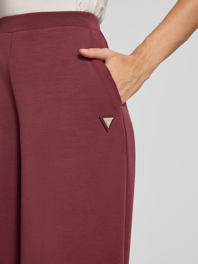 Guess Activewear Wide leg stoffen broek met labelapplicatie, model 'OLYMPE' Bordeaux - 3