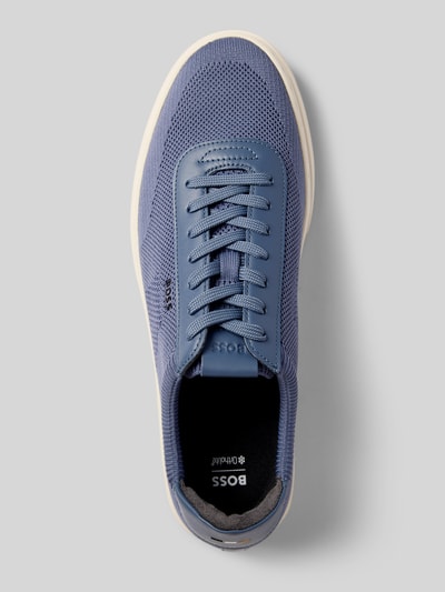 Produktfoto, Low Top Sneaker mit Echtleder-Besatz Modell 'KIERAN' von BOSS in Unifarbe Blau, runde Spitze, flacher Absatz, strukturierte Sohle