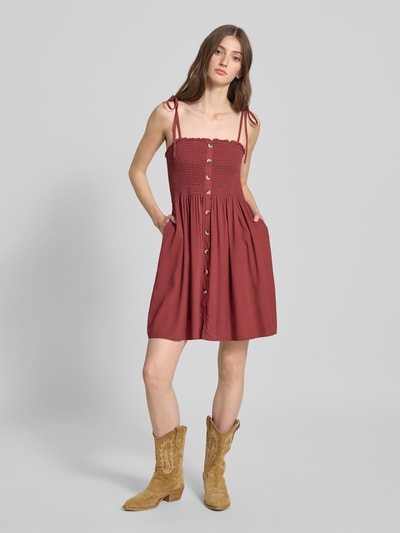 Only Tailliertes Freizeitkleid mit gesmoktem Brustbereich Modell 'NOVA' Bordeaux 1