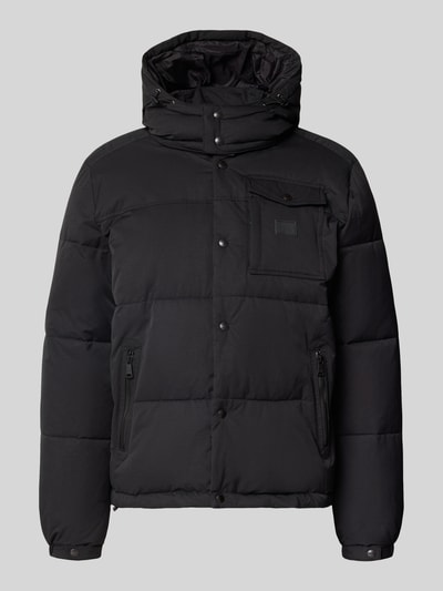 Produktfoto, Regular Fit Jacke mit Baumwoll-Anteil in Stepp-Optik von Scotch & Soda in Schwarz, sichtbare Brusttasche mit Logo-Patch, glatte strukturierte Oberfläche
