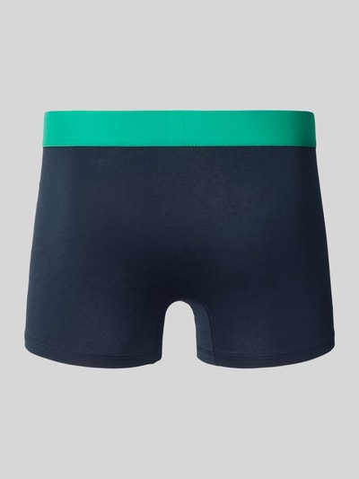 Produktfoto, dunkelblaue Slim Fit Trunks aus Baumwoll-Mix von SCHIESSER mit grünem elastischem Bund und dezentem Logo-Detail, glatte Textur