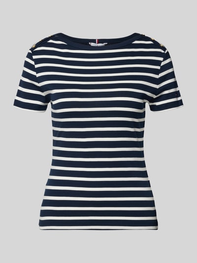 Produktfoto, Slim Fit T-Shirt aus reiner Baumwolle von Tommy Hilfiger in marineblau-weiß gestreifter Optik mit Zierknöpfen und Logo-Detail