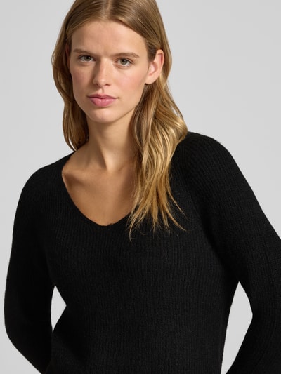 Pieces Sweter z dzianiny o kroju regular fit z prążkowaną fakturą model ‘ELLEN’ Czarny 3