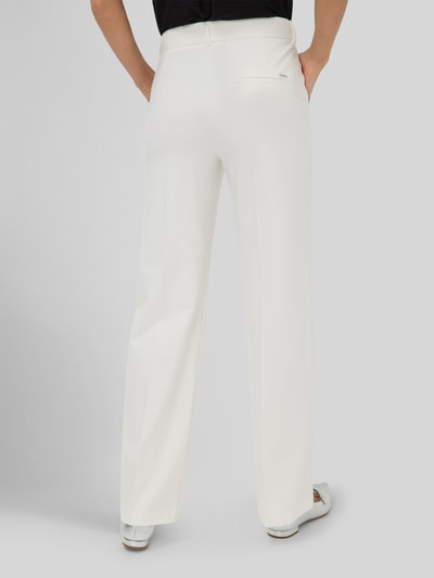 Vrouwenmodel draagt Wide Leg Hose aus Viskose-Mix van Brax, look: effen, pasvorm: wide leg, steekzakken, paspelzak, viscosemix, geheellichaamsaanzicht achterkant