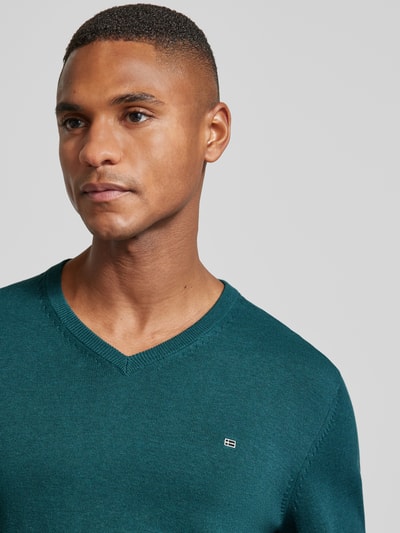 Christian Berg Men Gebreide pullover met V-hals Metallic groen gemêleerd - 3