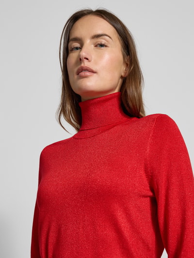 Frauenmodel trägt Strickpullover mit gerippten Abschlüssen von Christian Berg Woman, Viskose-Mix, Slim Fit, Rollkragen, Nahaufnahme Oberkörper.
