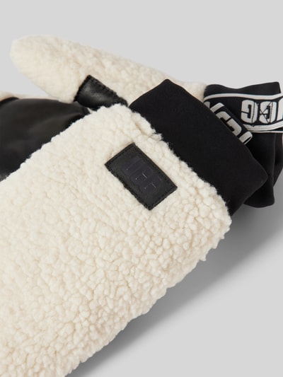 UGG Fäustlinge mit Label-Badge Modell 'UGGFLUFF MITTEN' Offwhite 2