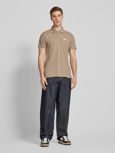 Alpha Industries Regular fit poloshirt met labelprint Zand - 1