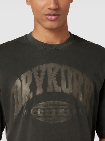 Drykorn T-shirt z nadrukiem z logo model ‘Hunt’ Średnioszary 3