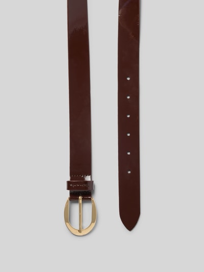 Produktfoto, Gürtel aus echtem Leder von Tamaris in Dunkelbraun mit goldener Schnalle, glatte Textur, minimalistisches Design.