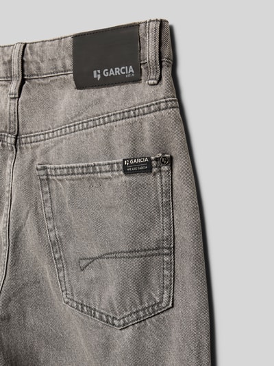Garcia Straight Fit Jeans mit Logo-Patch Modell 'Ilyano' Mittelgrau 2