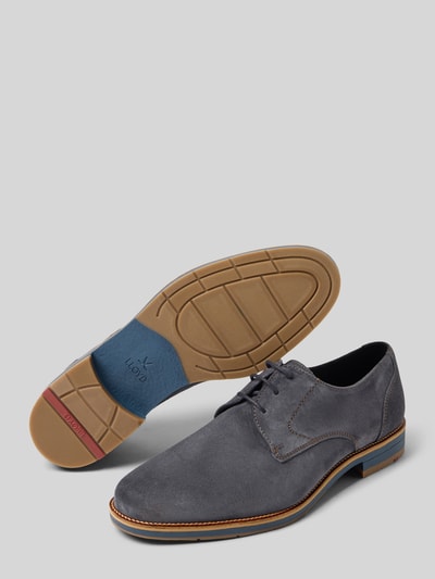 Produktfoto, Herren Schnürschuhe aus Echtleder Modell 'Drift' von Lloyd in grauer Velours-Optik, glatte Sohle, schmale Passform, Absatzhöhe 3 cm, Schafthöhe 7 cm, Schaftweite 11 cm.