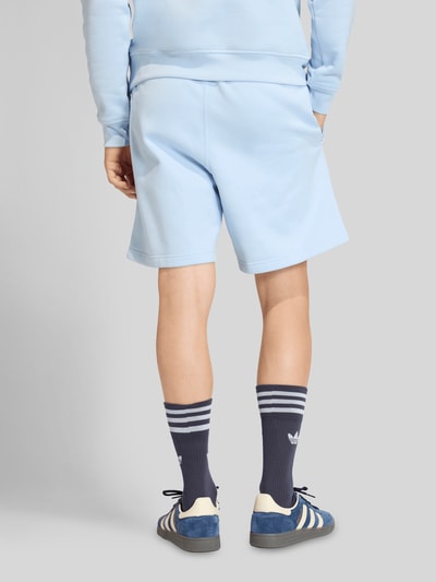 adidas Originals Sweatshorts aus Baumwoll-Mix Hellblau 5