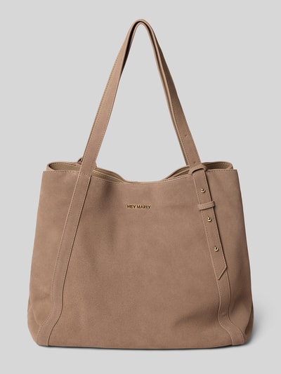 Produktfoto, Shopper aus Kalbsleder mit Label-Detail von Hey Marly in Beige, glatte Oberfläche, Tragehenkel, Magnetverschluss, Hauptfach, Breite 40 cm, Länge 31 cm, Tiefe 21 cm, Schulterriemen 58 cm.