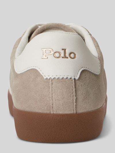Produktfoto, Low Top Sneaker aus Veloursleder von Polo Ralph Lauren mit Logo-Prägung, beiger Velours-Optik, strukturierter Gummisohle.