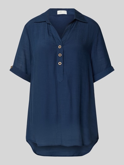 Produktfoto, Relaxed Fit Bluse aus Viskose-Mix mit Umlegekragen von Apricot in Dunkelblau, Halbarm, Knopfleiste, Semitransparent, verlängerte Rückseite, Rückenlänge bei Größe S: 81 cm, Ärmellänge: 28 cm
