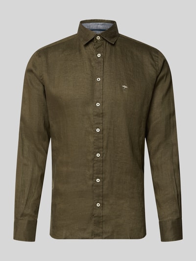 Produktfoto, Slim Fit Leinenhemd mit Haifischkragen von Fynch-Hatton, czysta len, krój slim fit, label-stitching, kolor oliwkowy, długość tyłu w rozmiarze M: 77 cm, szerokość ramion w rozmiarze M: 47 cm, długość rękawa w rozmiarze M: 61 cm, gładka tekstura
