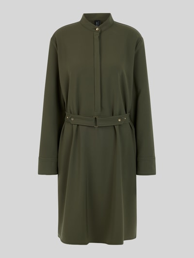 Produktfoto, Knielanges Kleid mit Stehkragen und Gürtel von Marc Cain in Olive, Material-Mix mit Stretch-Anteil, taillierter Schnitt, glatte Textur