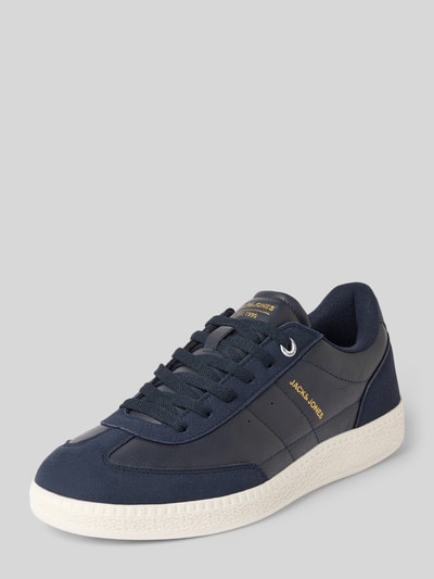 Productfoto, Sneaker met logo-präging model 'Kleen' van Jack & Jones, afgeronde pasvorm, navykleur, profielzool, vetersluiting, heren, hakhoogte maat 44: 3 cm, schachthoogte 7 cm, schachtbreedte 9 cm